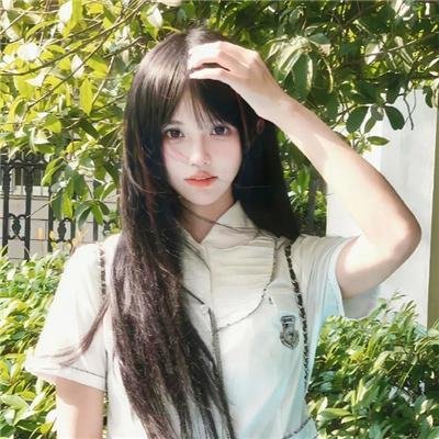 戴脚镣的女孩